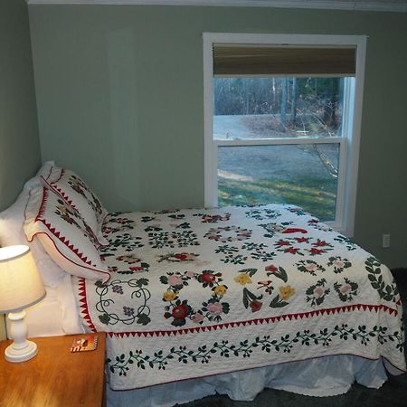 The Green Lake Getaway - Shared Lake Access! Interlochen المظهر الخارجي الصورة