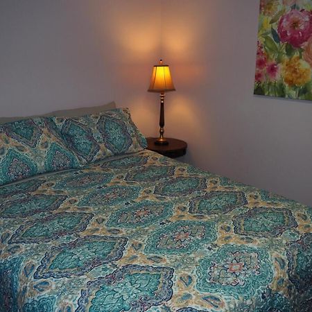 The Green Lake Getaway - Shared Lake Access! Interlochen المظهر الخارجي الصورة