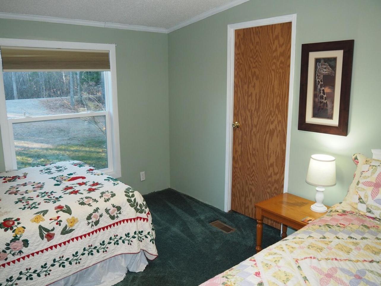 The Green Lake Getaway - Shared Lake Access! Interlochen المظهر الخارجي الصورة