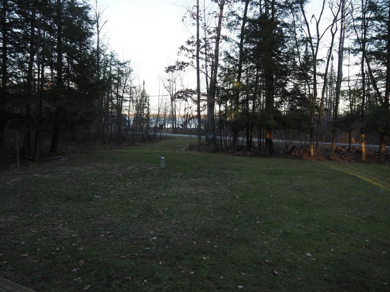 The Green Lake Getaway - Shared Lake Access! Interlochen المظهر الخارجي الصورة