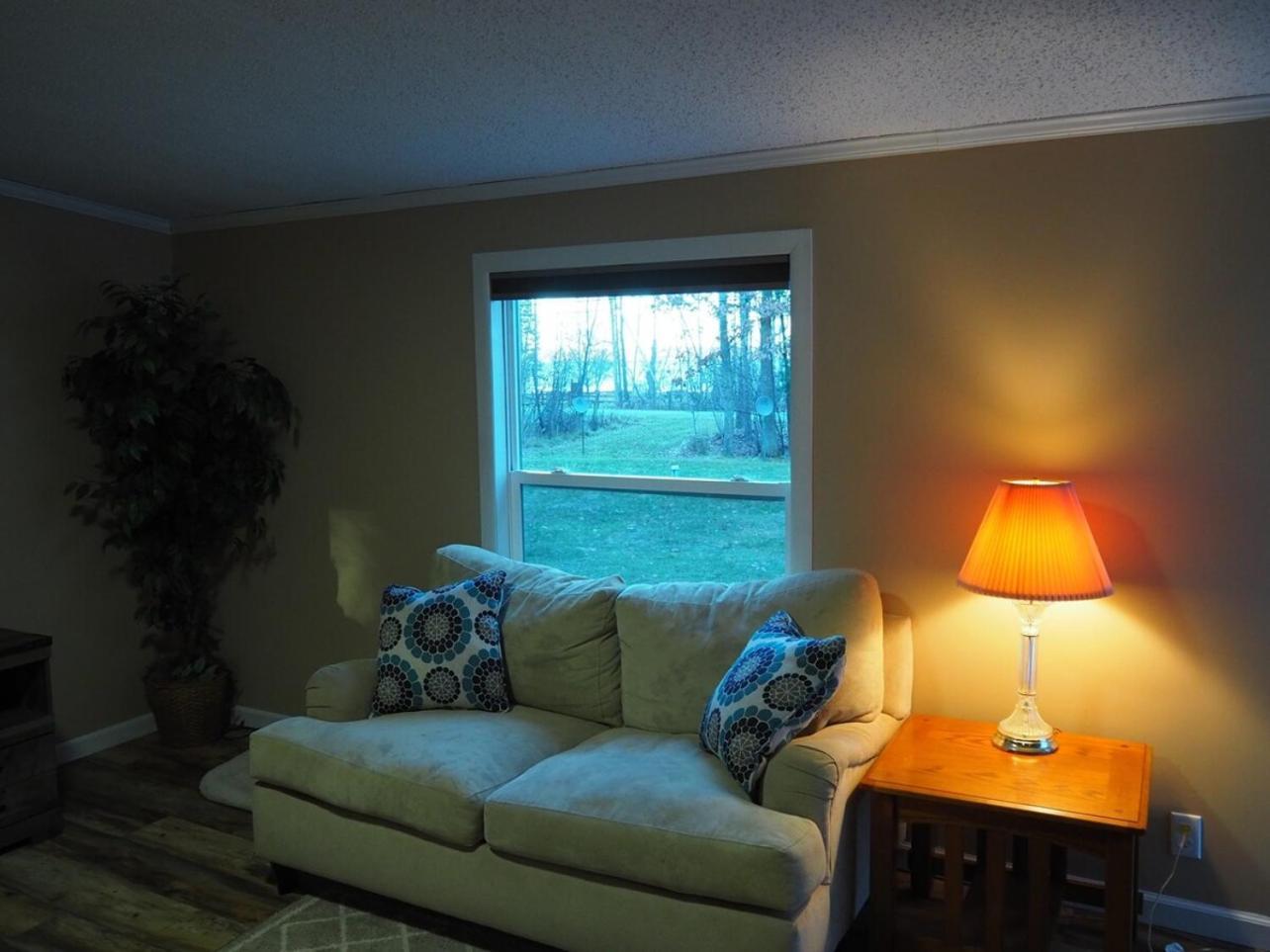 The Green Lake Getaway - Shared Lake Access! Interlochen المظهر الخارجي الصورة