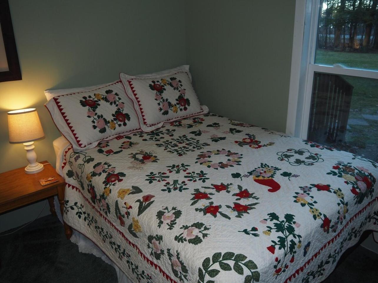 The Green Lake Getaway - Shared Lake Access! Interlochen المظهر الخارجي الصورة