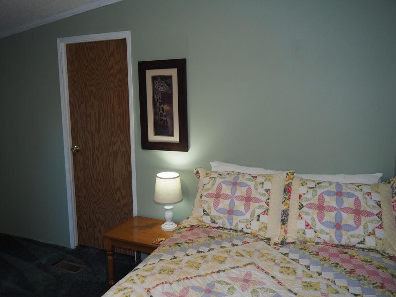 The Green Lake Getaway - Shared Lake Access! Interlochen المظهر الخارجي الصورة