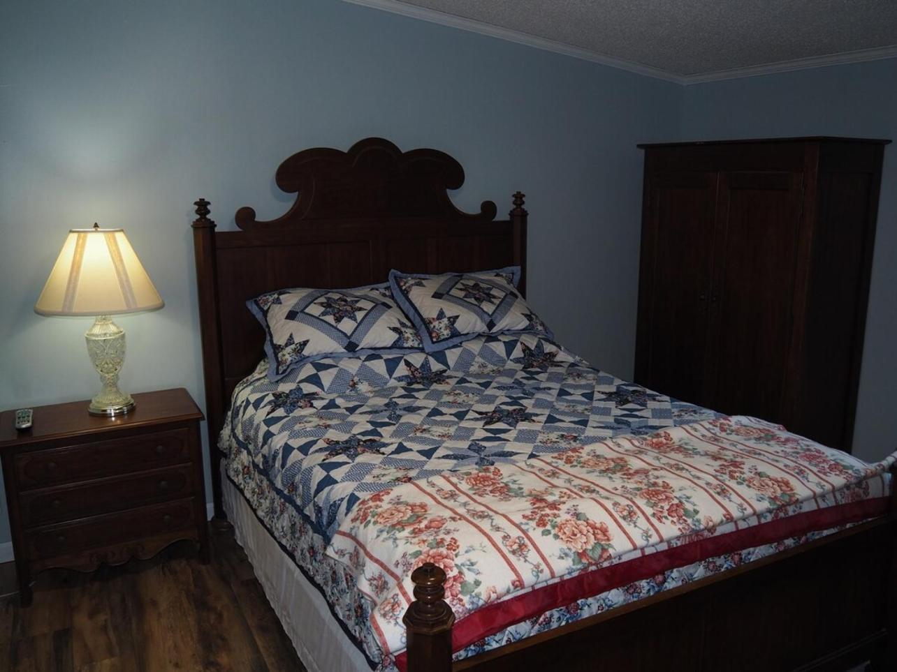 The Green Lake Getaway - Shared Lake Access! Interlochen المظهر الخارجي الصورة