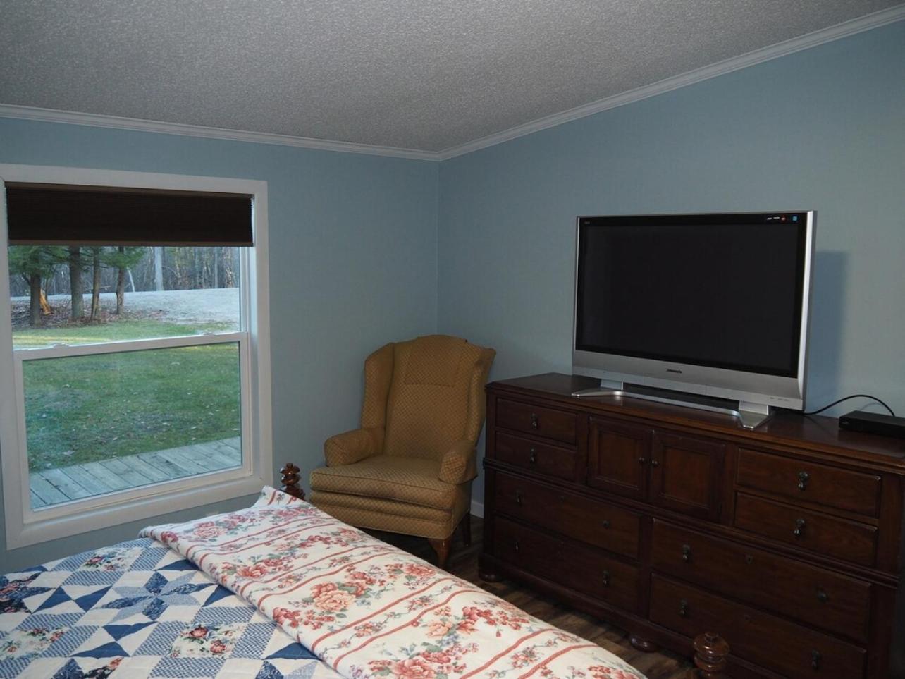 The Green Lake Getaway - Shared Lake Access! Interlochen المظهر الخارجي الصورة