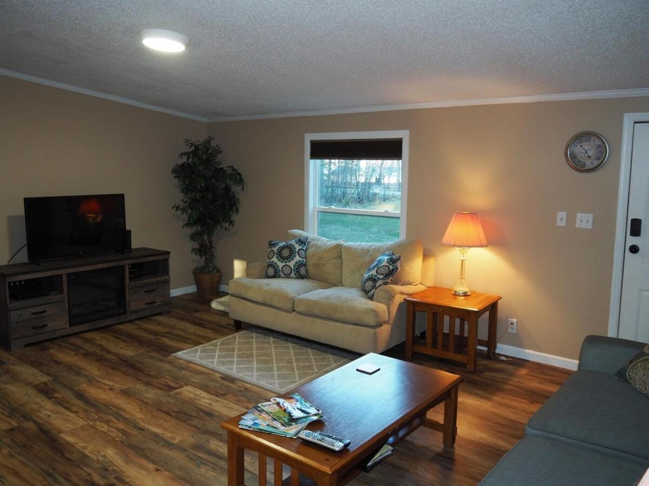 The Green Lake Getaway - Shared Lake Access! Interlochen المظهر الخارجي الصورة