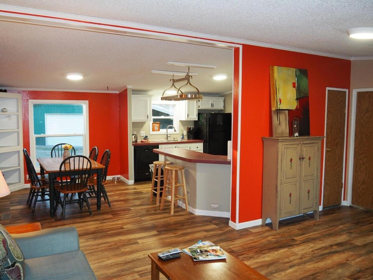 The Green Lake Getaway - Shared Lake Access! Interlochen المظهر الخارجي الصورة