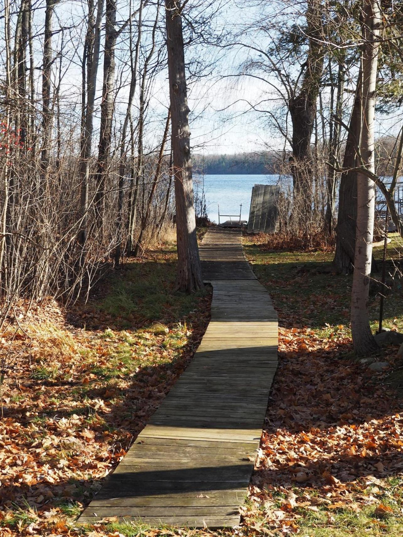 The Green Lake Getaway - Shared Lake Access! Interlochen المظهر الخارجي الصورة