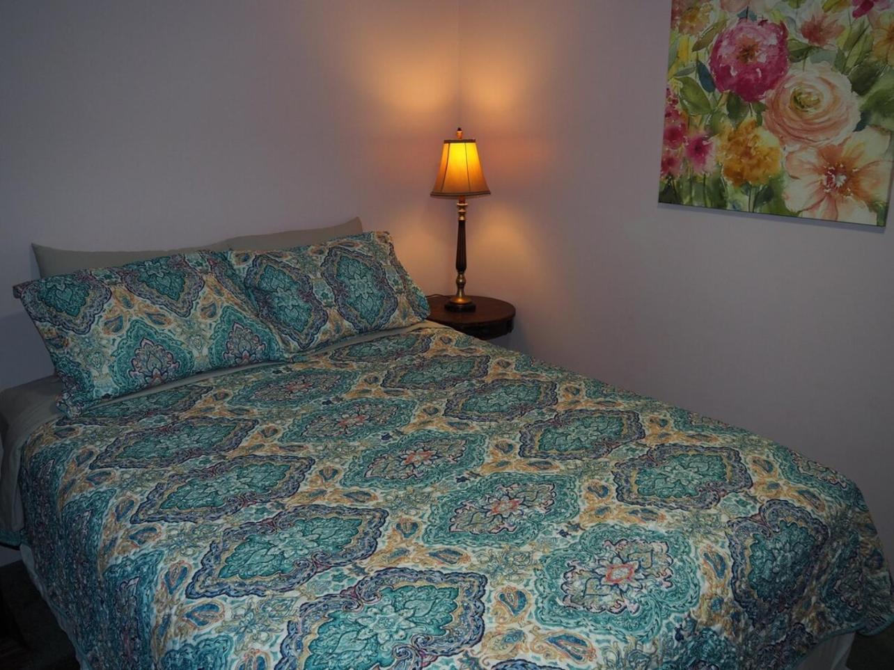 The Green Lake Getaway - Shared Lake Access! Interlochen المظهر الخارجي الصورة